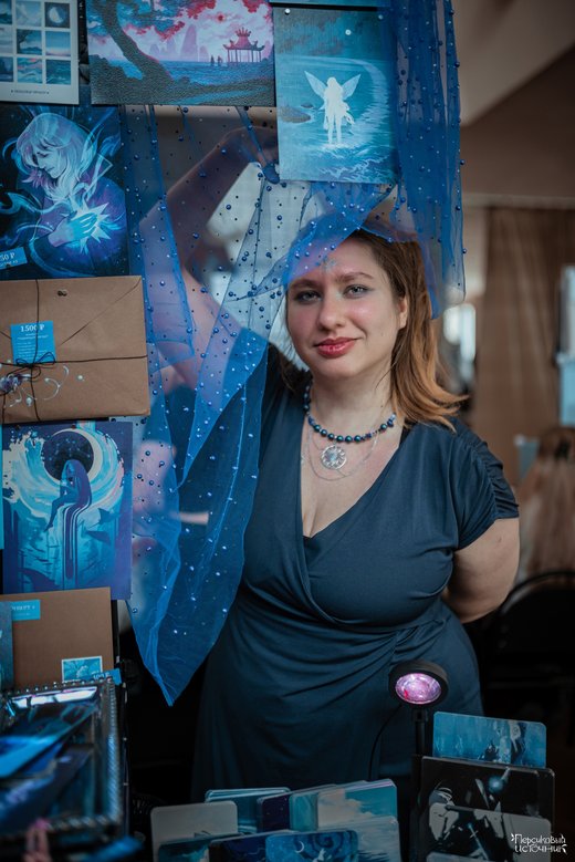 Алена Осятинская — художница, автор бренда «Небесный прибой»